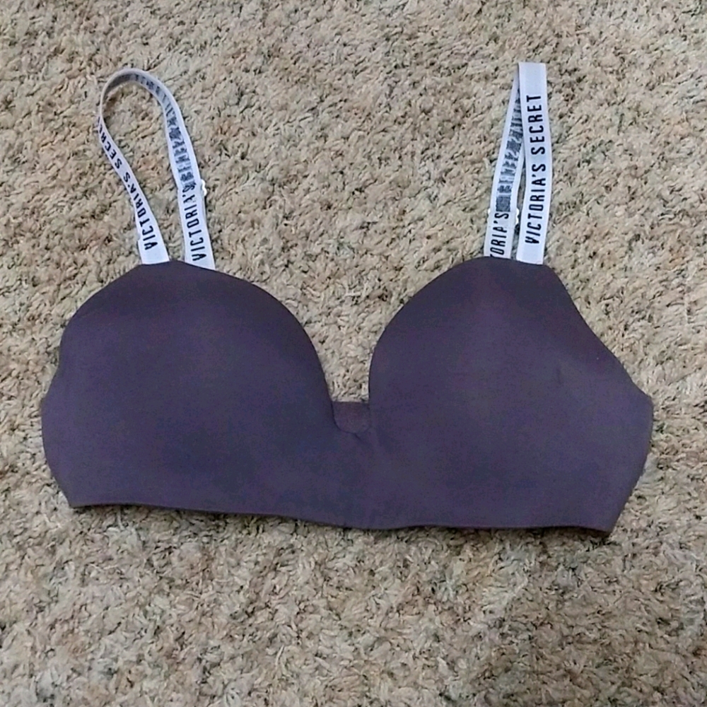 Victoria Secret T-Shirt lightly lined